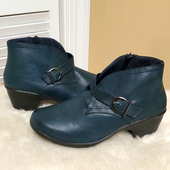Easy Street Comfort Wave Navy Blue Ankle Boots Size 8 W - Picture 1 of 5